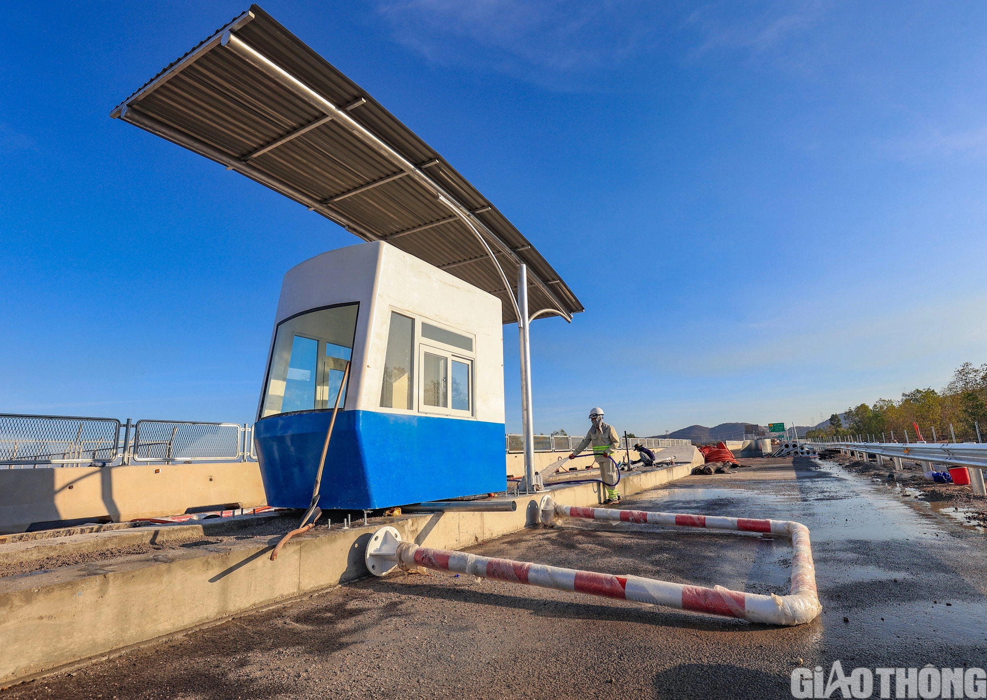 Cận cảnh cao tốc Bắc - Nam qua 3 tỉnh về đích dịp 30/4- Ảnh 22. Cận cảnh cao tốc Bắc - Nam qua 3 tỉnh về đích dịp 30/4- Ảnh 22.