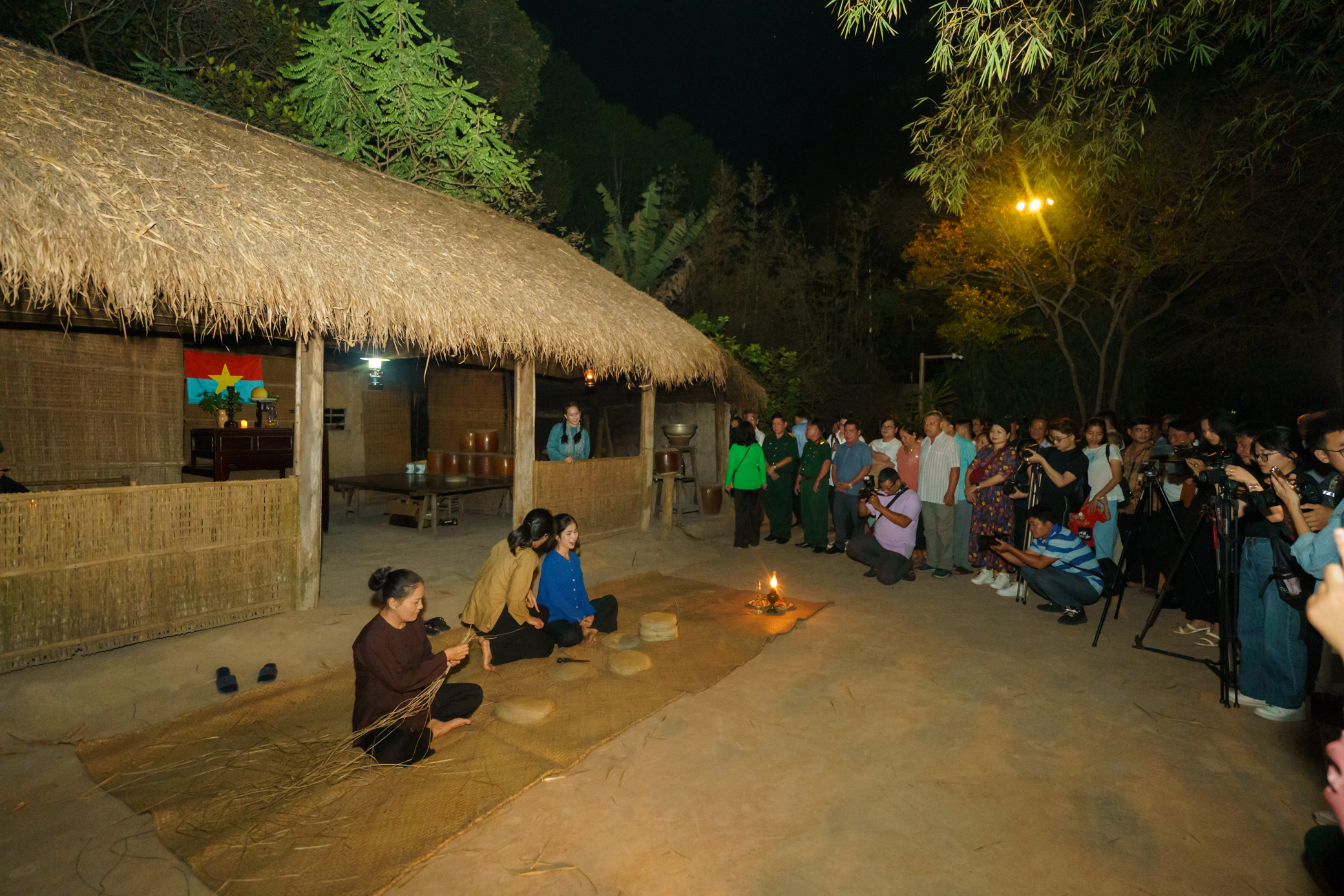 "Trăng chiến khu", tour đ&ecirc;m t&aacute;i hiện miền đất địa đạo Củ Chi thời chống Mỹ- Ảnh 12.