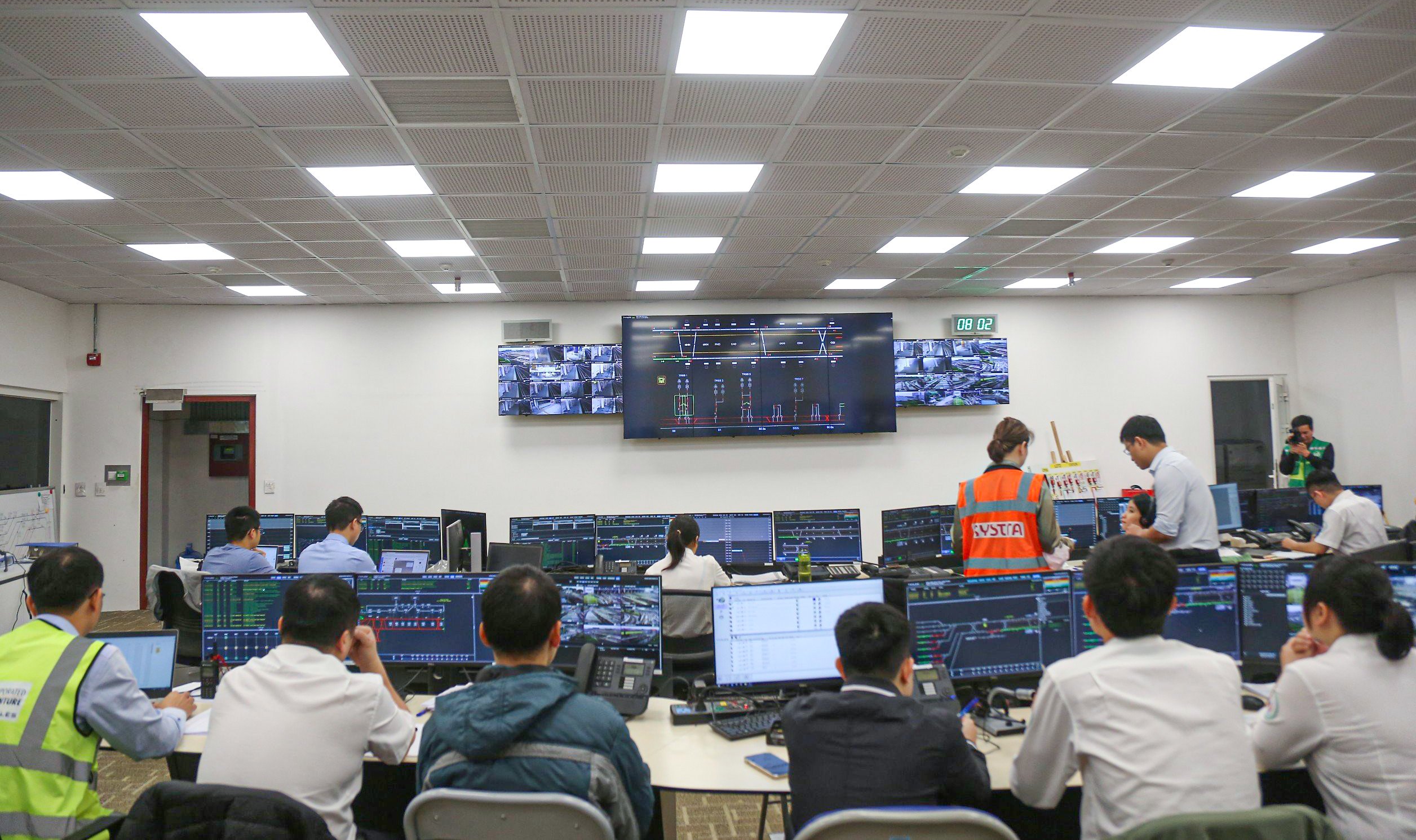 Trải nghiệm metro Nhổn - ga H&agrave; Nội: T&agrave;u chạy &ecirc;m, an to&agrave;n- Ảnh 2.