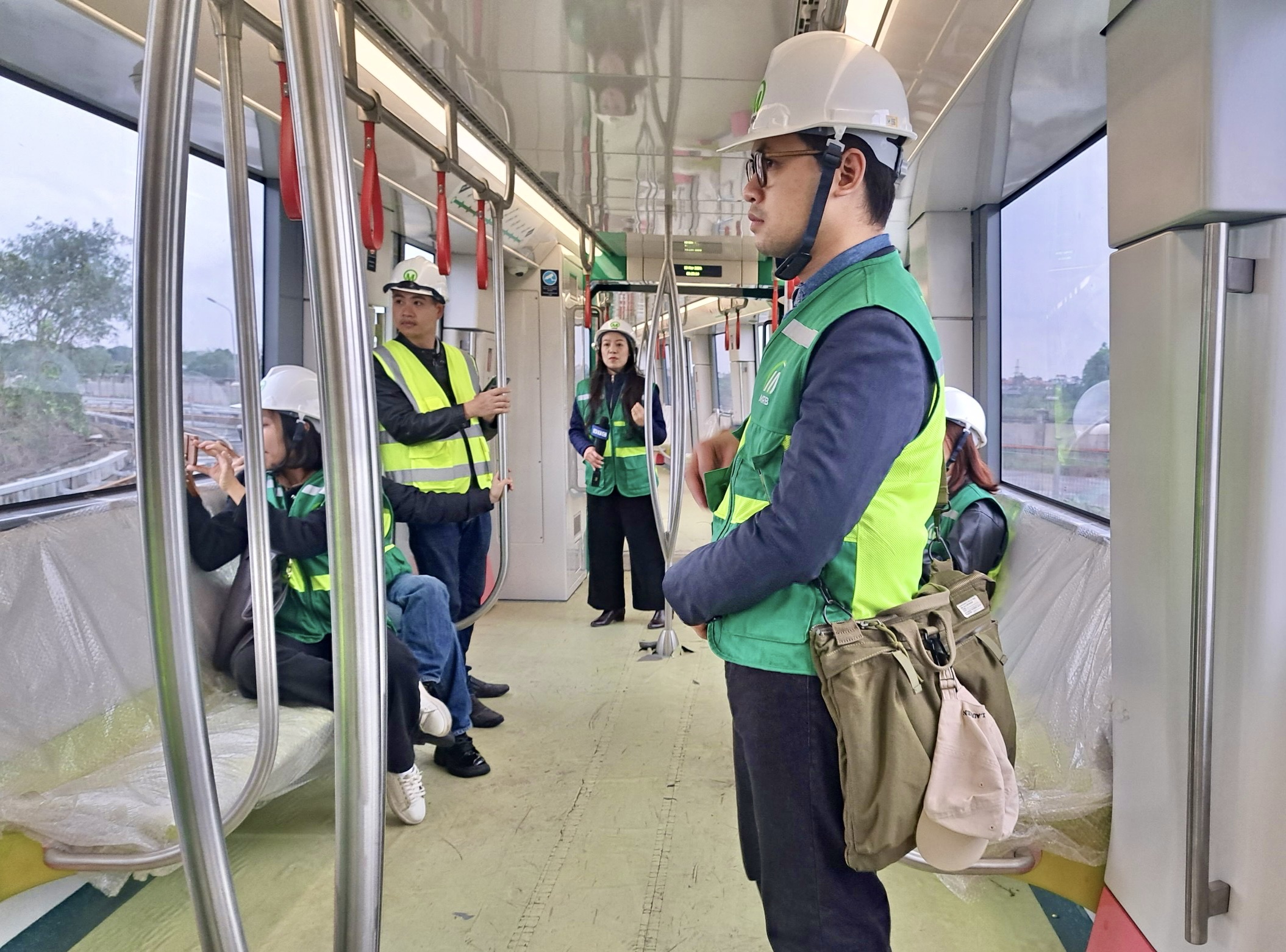 Trải nghiệm metro Nhổn - ga Hà Nội: Tàu chạy êm, an toàn- Ảnh 13. Trải nghiệm metro Nhổn - ga Hà Nội: Tàu chạy êm, an toàn- Ảnh 13.