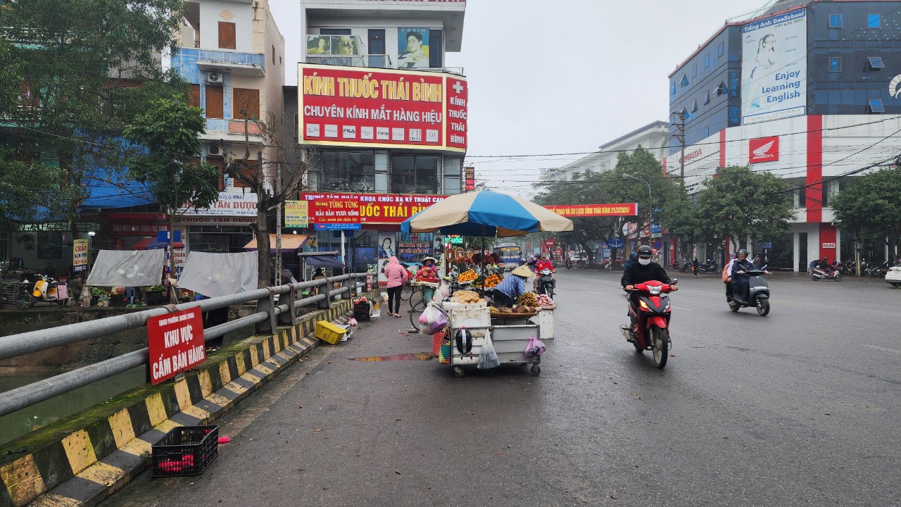 Th&aacute;i B&igrave;nh: Hỗn độn c&aacute;c 