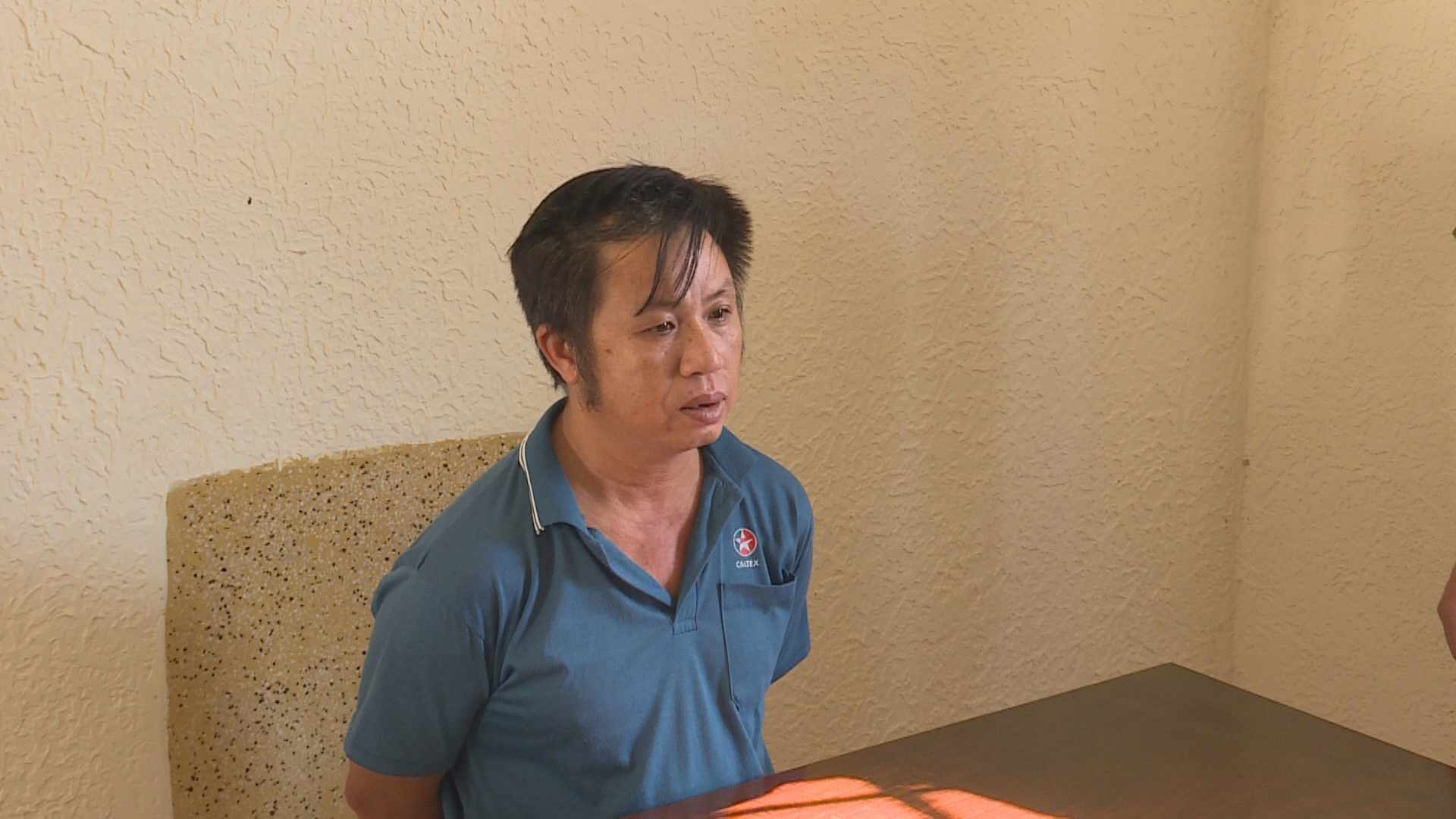 Kẻ cho vay nặng l&atilde;i d&ugrave;ng dao đ&acirc;m c&ocirc;ng an đ&atilde; bị bắt giữ- Ảnh 1.