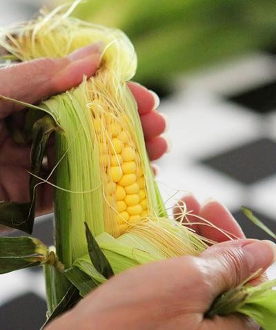 Bắp ng&ocirc; c&oacute; phần cực qu&yacute; hỗ trợ chữa bệnh gan, thận nhưng thường bị vứt bỏ- Ảnh 3.