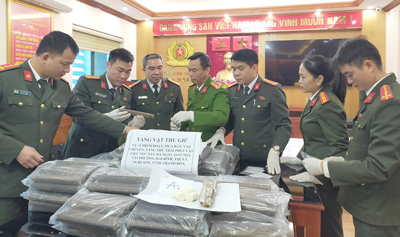 Bắt giữ 3 đối tượng chiếm đoạt, mua b&aacute;n hơn nửa tấn thuốc nổ- Ảnh 1.