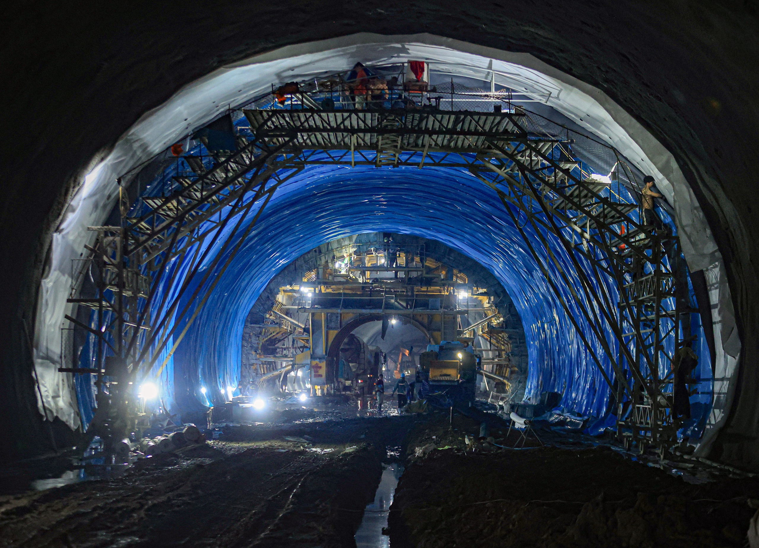 Hai hầm xuy&ecirc;n n&uacute;i d&agrave;i nhất cao tốc Bắc - Nam giai đoạn 1 chạy đua về đ&iacute;ch- Ảnh 13.