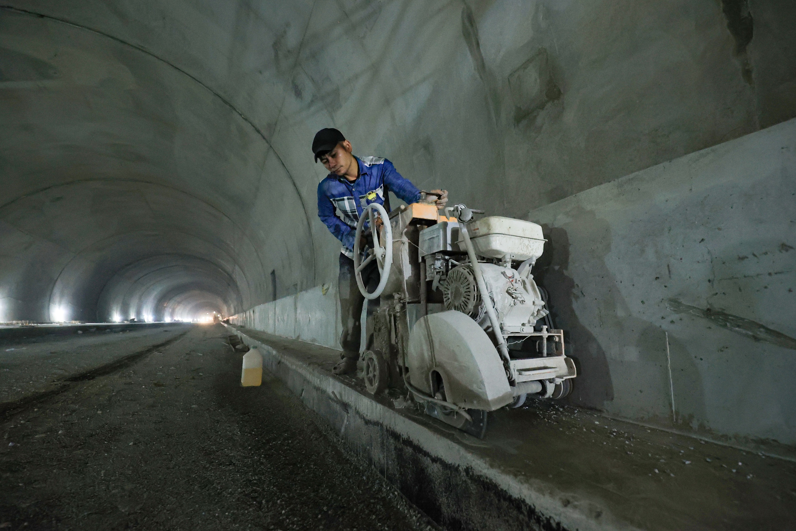Hai hầm xuy&ecirc;n n&uacute;i d&agrave;i nhất cao tốc Bắc - Nam giai đoạn 1 chạy đua về đ&iacute;ch- Ảnh 16.