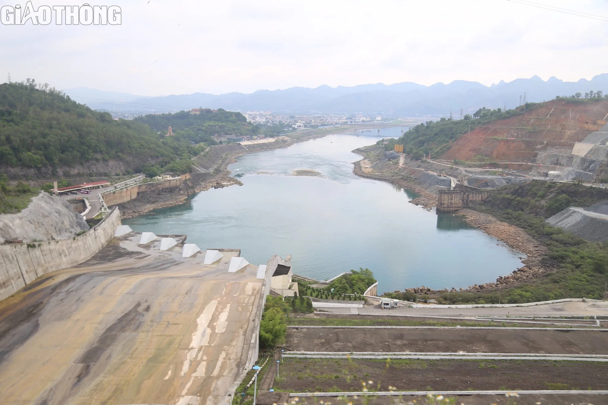 Chưa v&agrave;o m&ugrave;a nắng n&oacute;ng, cung ứng điện đ&atilde; căng thẳng- Ảnh 2.