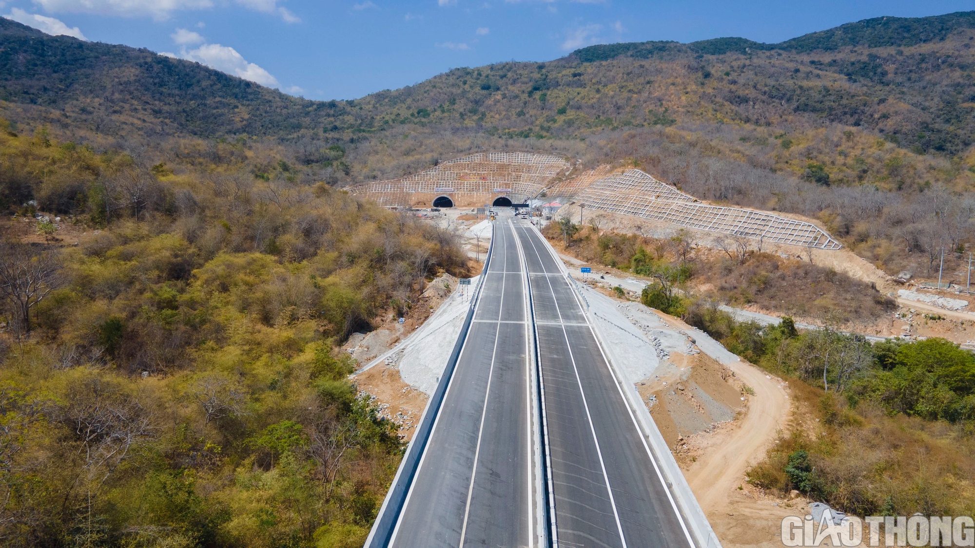 Hai hầm xuyên núi dài nhất cao tốc Bắc - Nam giai đoạn 1 chạy đua về đích- Ảnh 11. Hai hầm xuyên núi dài nhất cao tốc Bắc - Nam giai đoạn 1 chạy đua về đích- Ảnh 11.