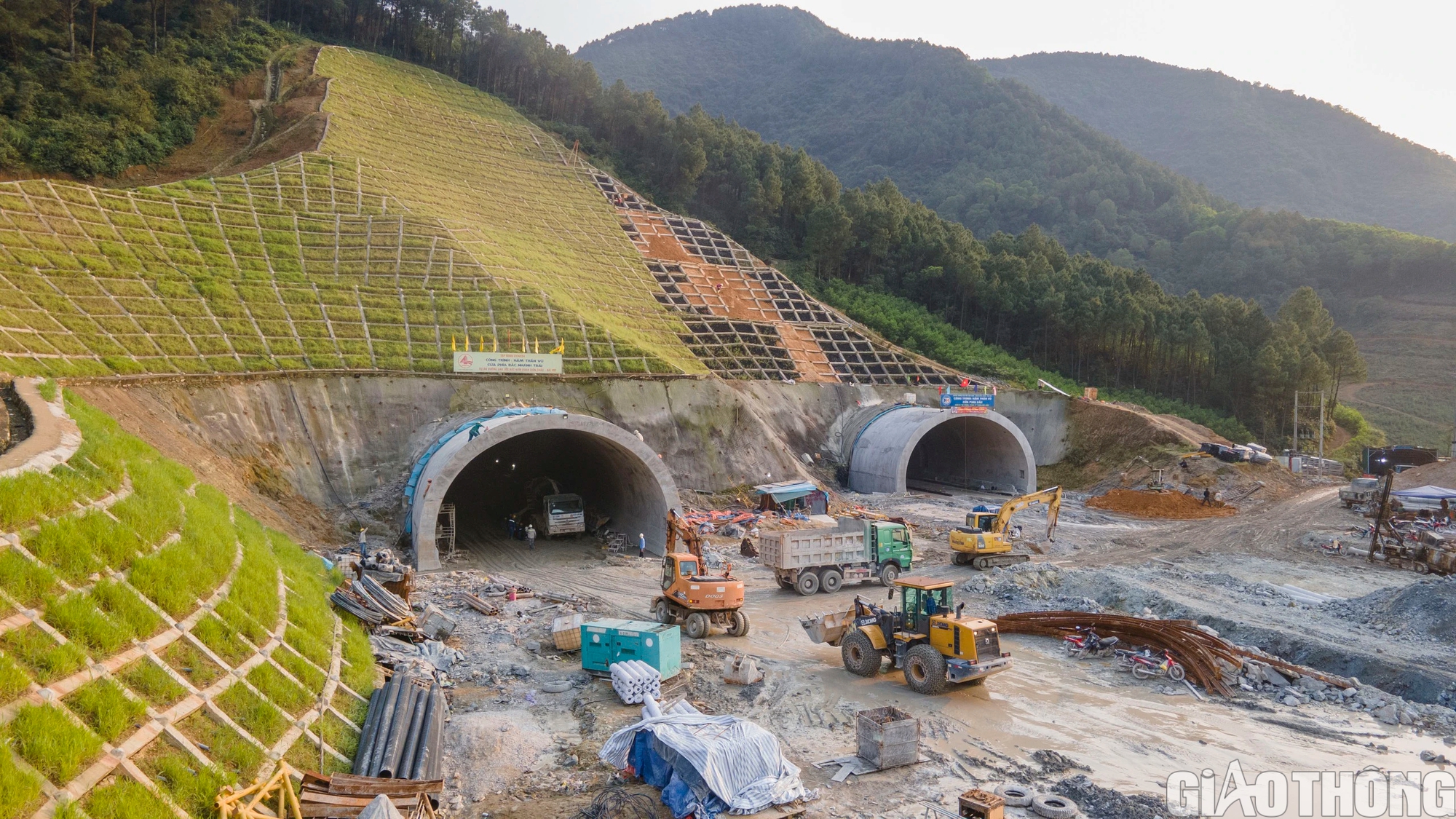 Hai hầm xuyên núi dài nhất cao tốc Bắc - Nam giai đoạn 1 chạy đua về đích- Ảnh 12. Hai hầm xuyên núi dài nhất cao tốc Bắc - Nam giai đoạn 1 chạy đua về đích- Ảnh 12.