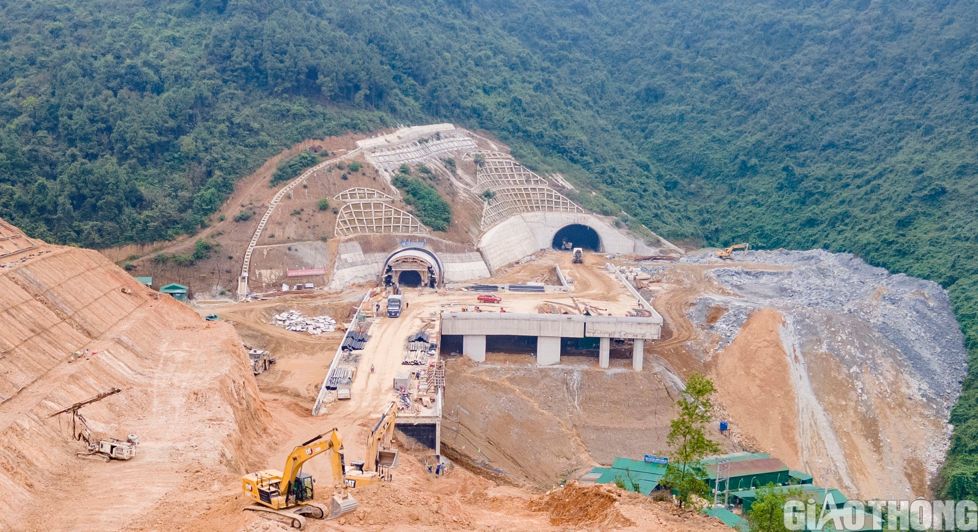 Hai hầm xuyên núi dài nhất cao tốc Bắc - Nam giai đoạn 1 chạy đua về đích- Ảnh 19. Hai hầm xuyên núi dài nhất cao tốc Bắc - Nam giai đoạn 1 chạy đua về đích- Ảnh 19.