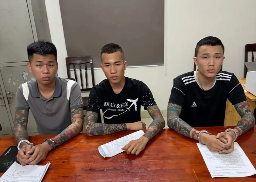 Bắt nh&oacute;m nghi can ch&eacute;m nam thanh ni&ecirc;n trong qu&aacute;n cắt t&oacute;c trọng thương- Ảnh 1.