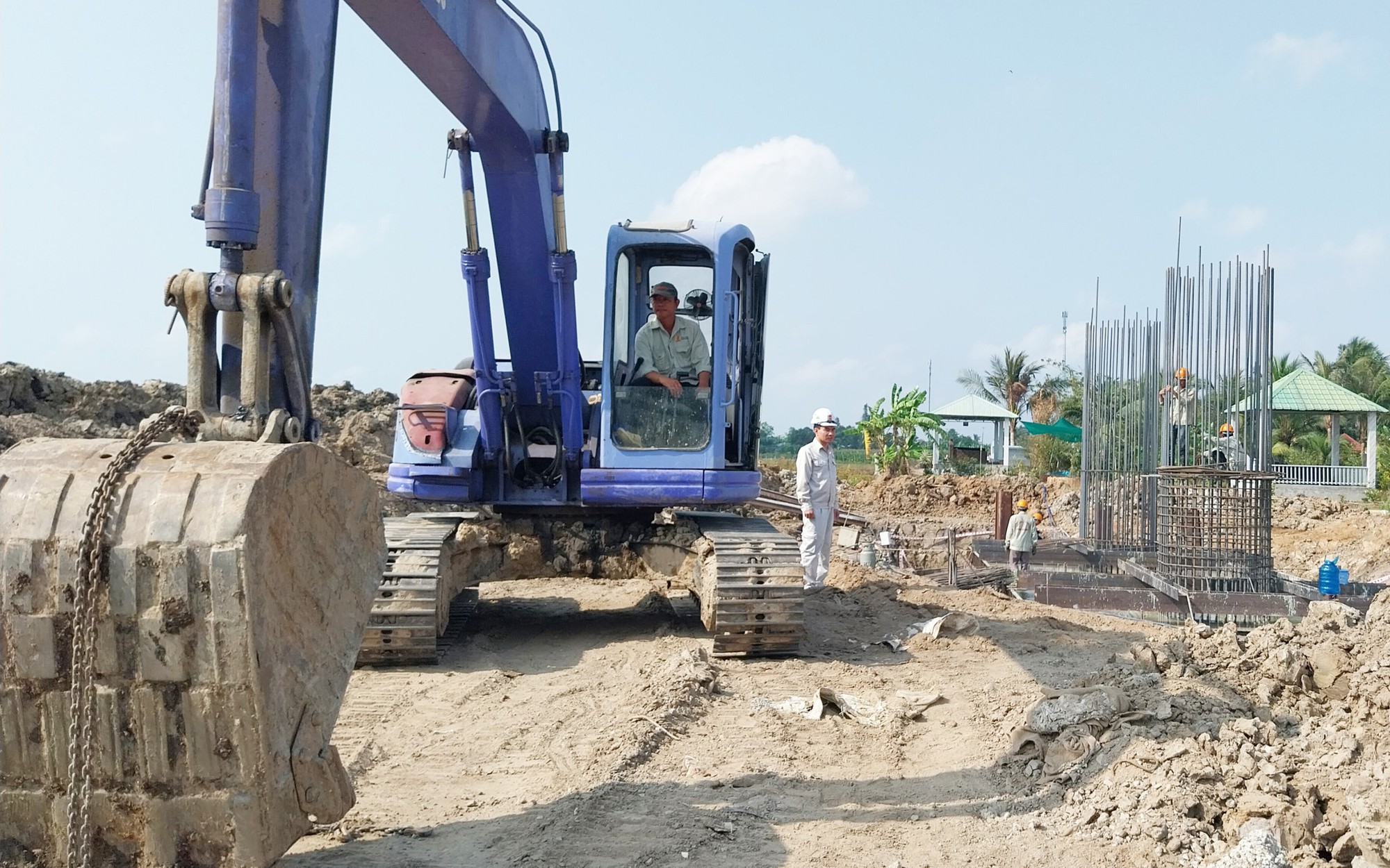 Nh&agrave; thầu thi c&ocirc;ng cao tốc ng&oacute;ng c&aacute;t sau khi được cấp mỏ