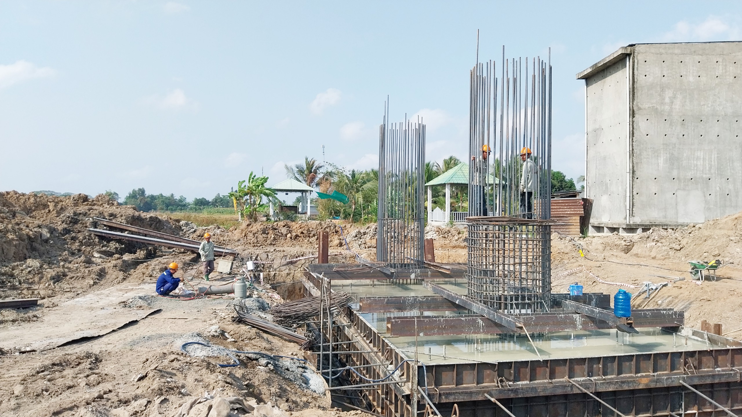 Nh&agrave; thầu thi c&ocirc;ng cao tốc ng&oacute;ng c&aacute;t sau khi được cấp mỏ- Ảnh 2.