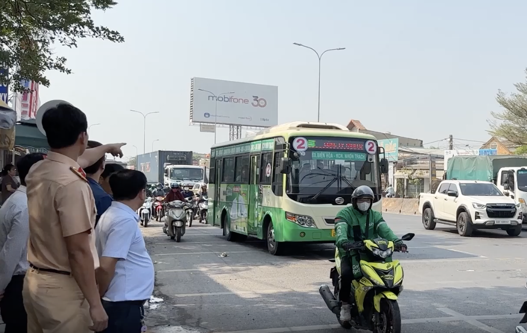 CSGT Đồng Nai tăng lượt tuần tra ở c&aacute;c n&uacute;t giao tr&ecirc;n QL51- Ảnh 2.