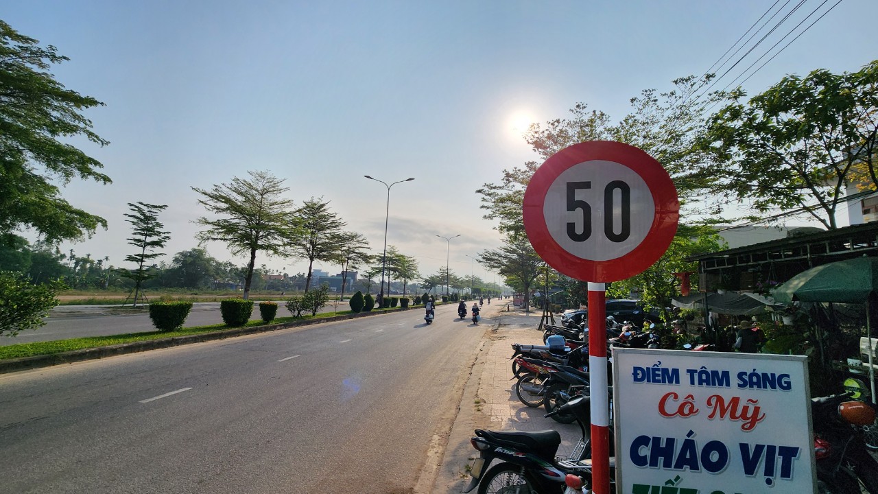 R&agrave; so&aacute;t biển b&aacute;o 