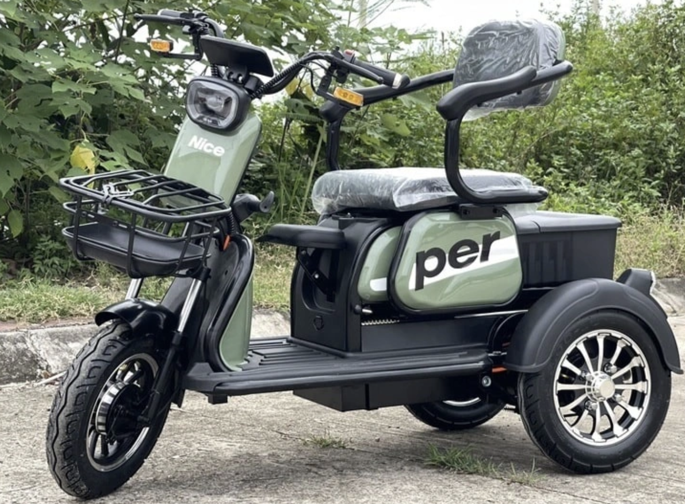 Xe điện mini v&ocirc; tư chạy tr&ecirc;n đường phố Cần Thơ- Ảnh 3.