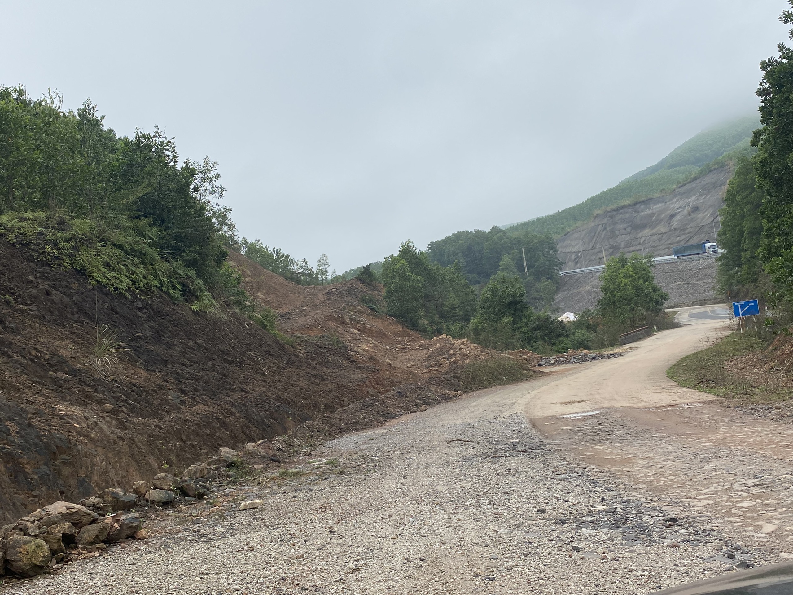 Quảng Ninh: Hơn 16 năm l&agrave;m kh&ocirc;ng xong gần 10km đường chuy&ecirc;n dụng- Ảnh 4.