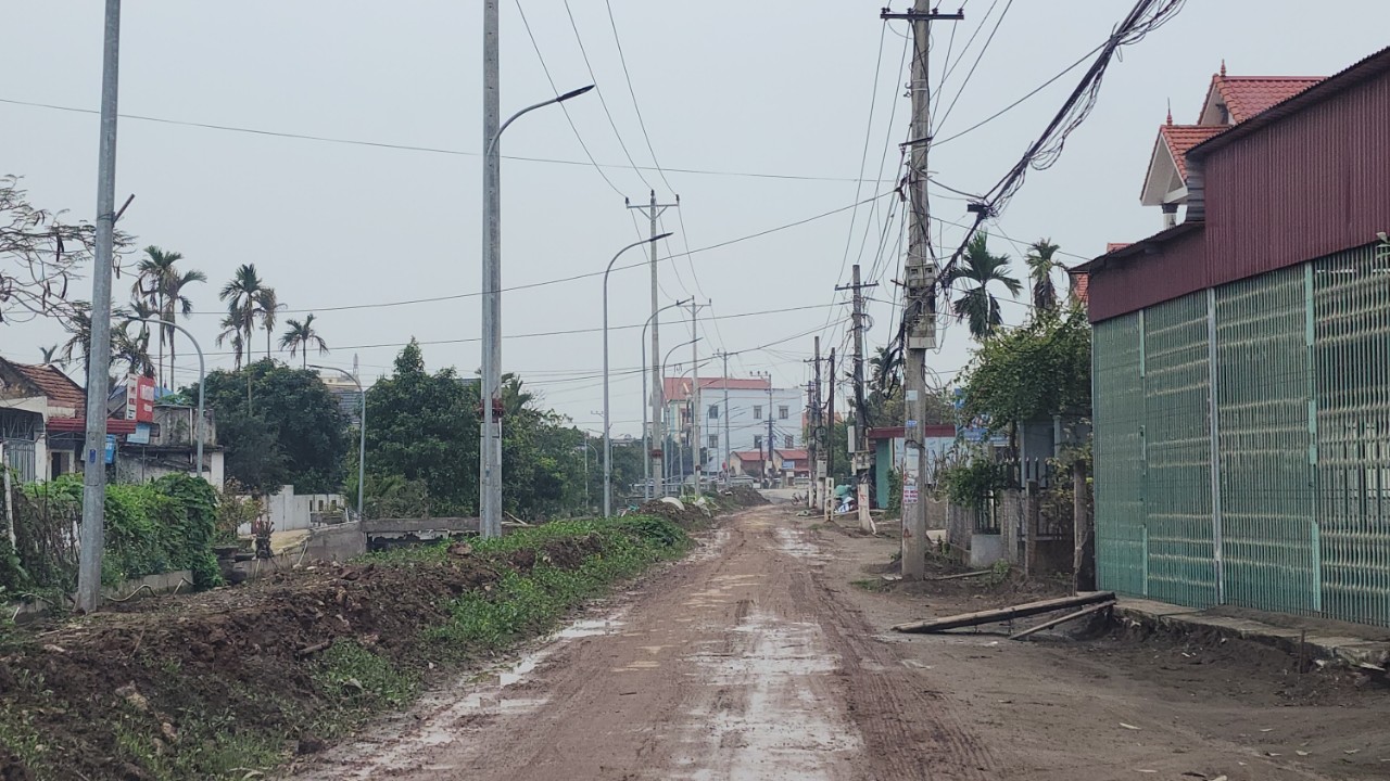 Nam Định: Nh&agrave; thầu thi c&ocirc;ng cẩu thả, người d&acirc;n vất vả đi lại như đi tr&ecirc;n 