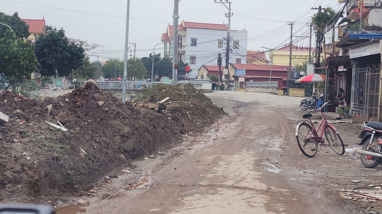 Nam Định: Nh&agrave; thầu thi c&ocirc;ng cẩu thả, người d&acirc;n vất vả đi lại như đi tr&ecirc;n 