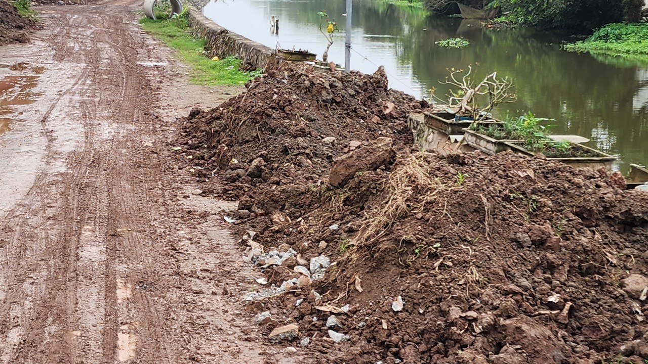 Nam Định: Nh&agrave; thầu thi c&ocirc;ng cẩu thả, người d&acirc;n vất vả đi lại như đi tr&ecirc;n 