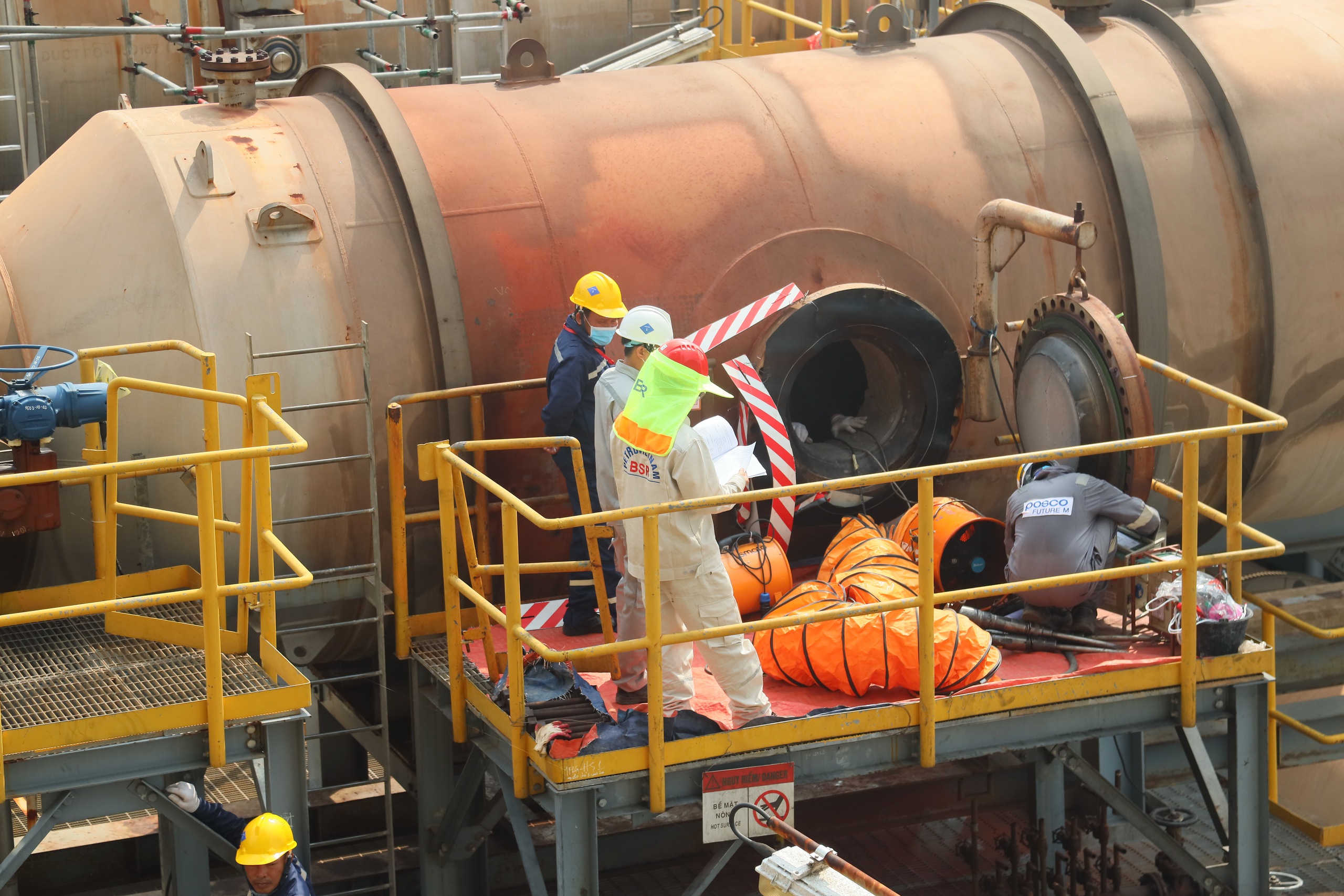 Hơn 4.000 người bảo dưỡng nhà máy lọc dầu tỷ đô- Ảnh 10. Hơn 4.000 người bảo dưỡng nhà máy lọc dầu tỷ đô- Ảnh 10.