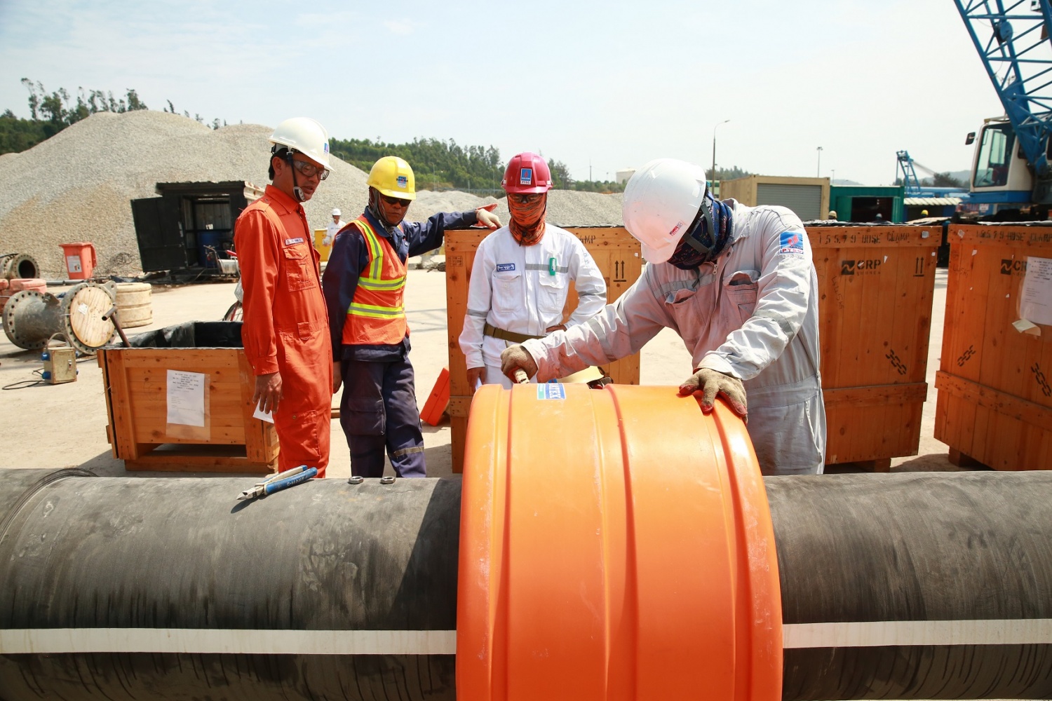 Hơn 4.000 người bảo dưỡng nhà máy lọc dầu tỷ đô- Ảnh 7. Hơn 4.000 người bảo dưỡng nhà máy lọc dầu tỷ đô- Ảnh 7.