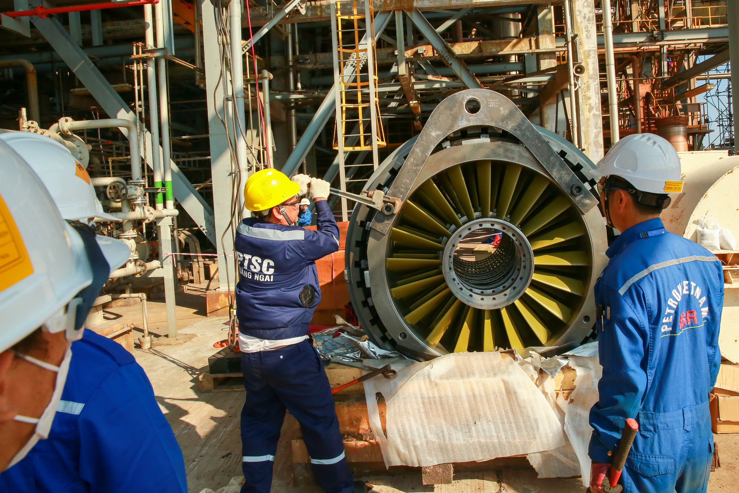 Hơn 4.000 người bảo dưỡng nhà máy lọc dầu tỷ đô- Ảnh 8. Hơn 4.000 người bảo dưỡng nhà máy lọc dầu tỷ đô- Ảnh 8.
