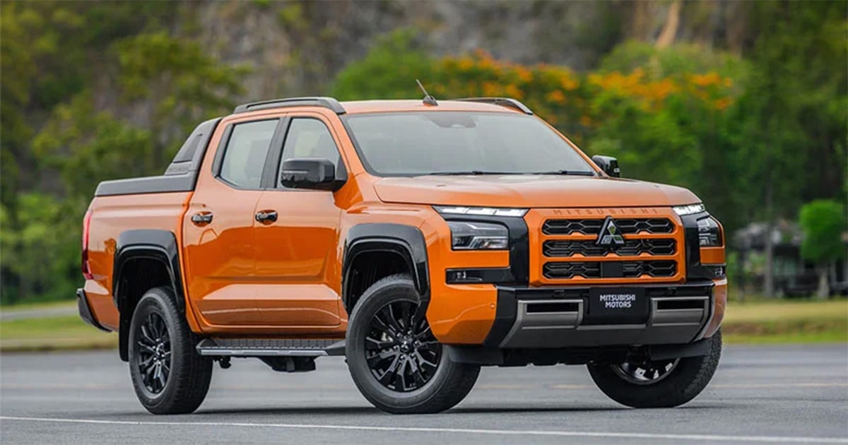 Nhiều hãng xe tặng nhiên liệu cho khách hàng- Ảnh 2.