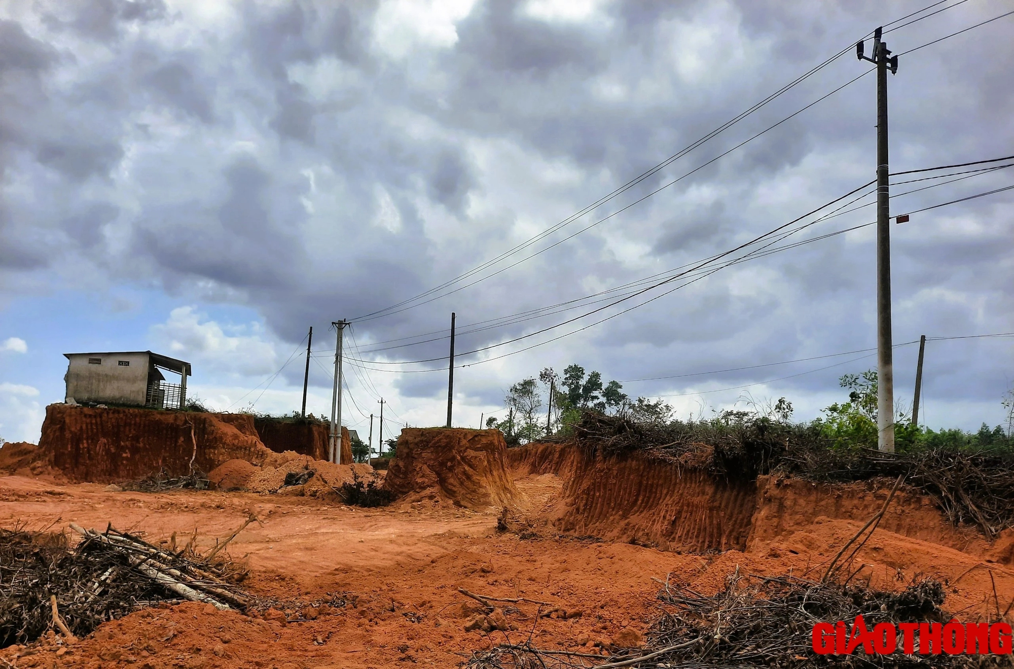 Quảng Trị c&ocirc;ng bố khu vực kh&ocirc;ng đấu gi&aacute; quyền khai th&aacute;c 4 mỏ đất- Ảnh 1.