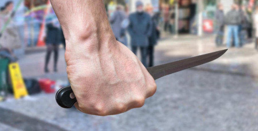 Đi nhậu về, g&atilde; đ&agrave;n &ocirc;ng ch&eacute;m vợ hờ c&ugrave;ng con ri&ecirc;ng trọng thương- Ảnh 1.