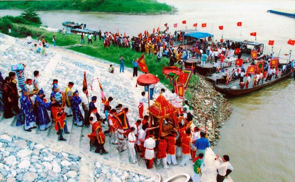Hạn chế giao th&ocirc;ng thủy đoạn qua B&aacute;t Tr&agrave;ng (H&agrave; Nội) phục vụ lễ rước nước- Ảnh 1.