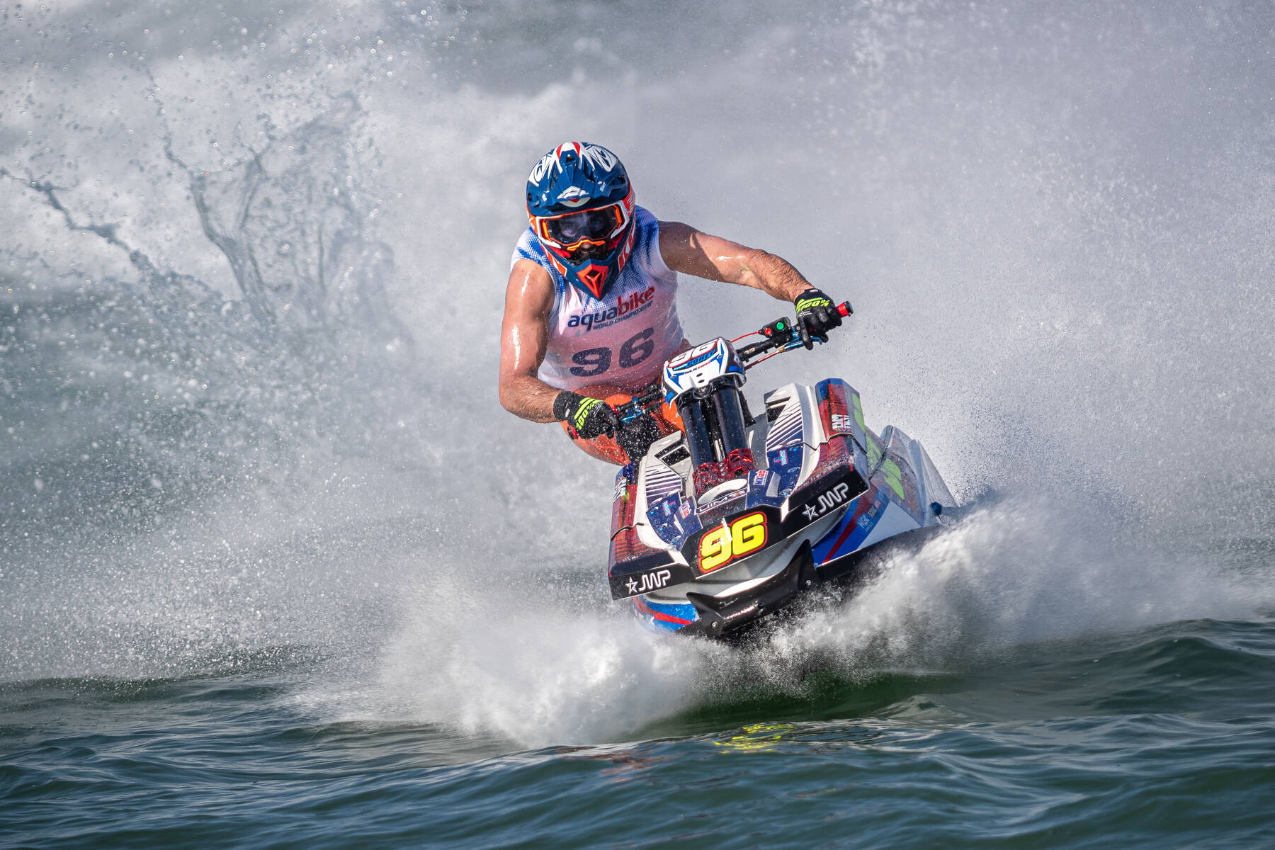 So kè căng thẳng phân hạng cuộc thi mô tô nước lần đầu tại Việt Nam- Ảnh 4. So kè căng thẳng phân hạng cuộc thi mô tô nước lần đầu tại Việt Nam- Ảnh 4.