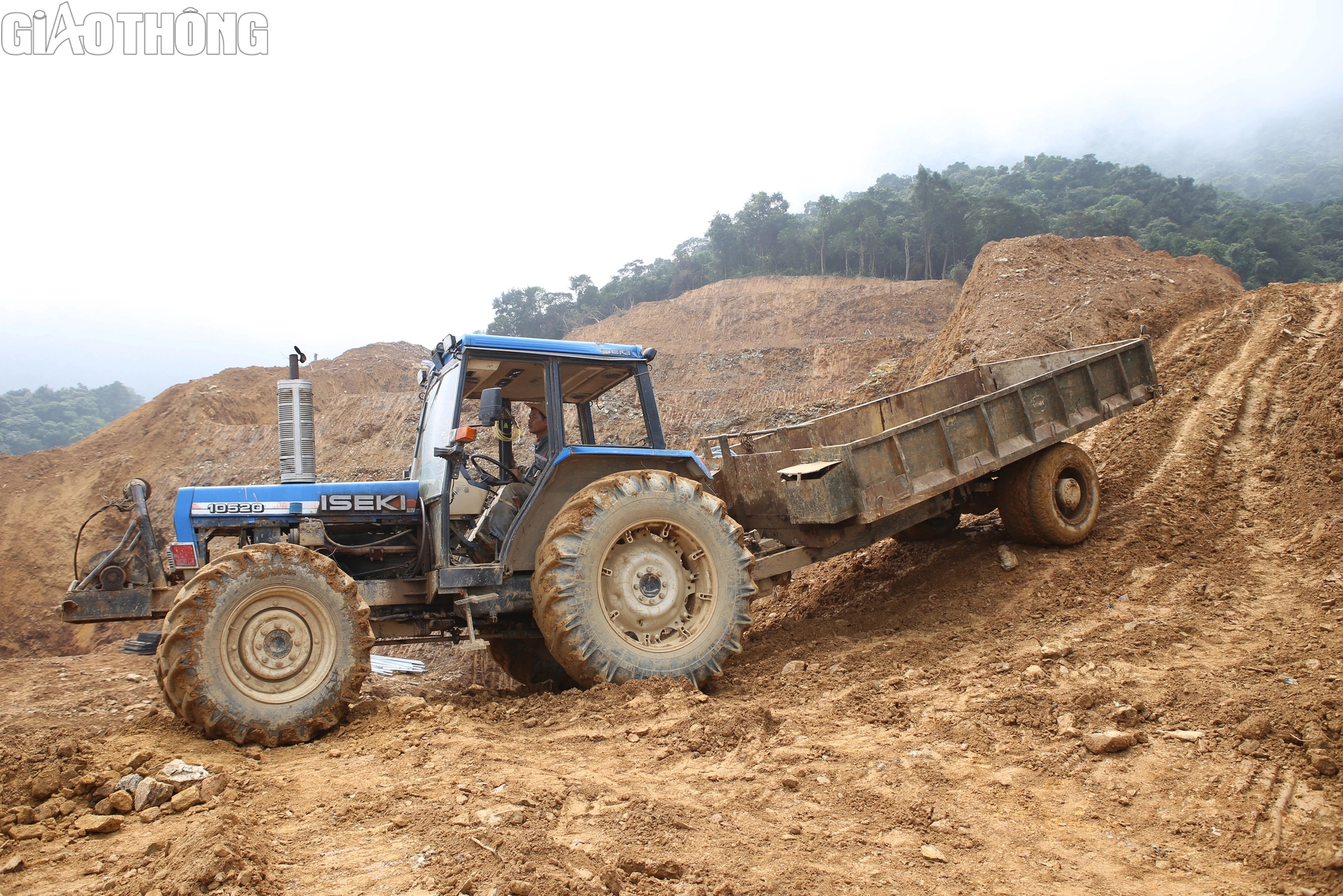 Gian nan vận chuyển thiết bị vượt d&atilde;y n&uacute;i Ho&agrave;nh Sơn l&agrave;m đường d&acirc;y 500kV- Ảnh 9.