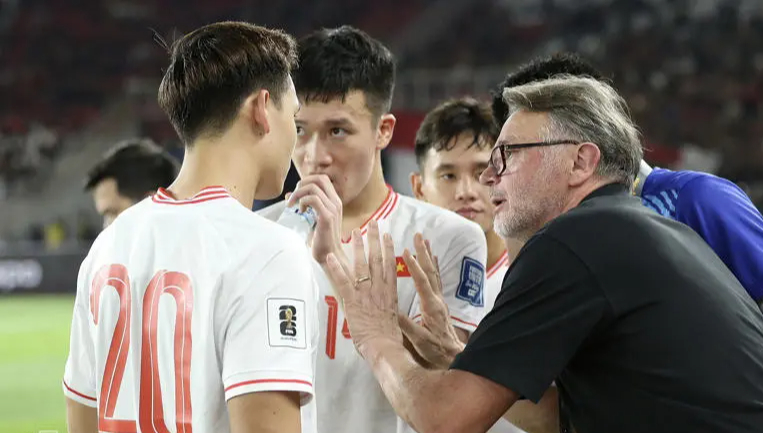 Thua Indonesia tr&ecirc;n s&acirc;n Mỹ Đ&igrave;nh, HLV Troussier c&oacute; bị sa thải?- Ảnh 2.