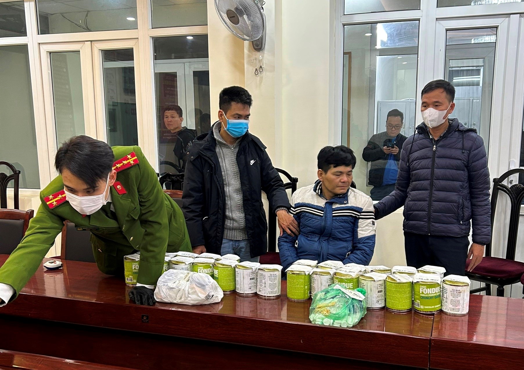 Ph&aacute; đường d&acirc;y vận chuyển ma t&uacute;y qua đường h&agrave;ng kh&ocirc;ng từ ch&acirc;u &Acirc;u về Việt Nam- Ảnh 3.