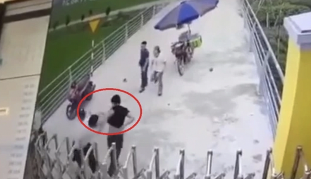 Điều tra vụ hỗn chiến trước c&ocirc;ng ty gi&agrave;y giữa 2 nh&oacute;m thanh ni&ecirc;n- Ảnh 1.