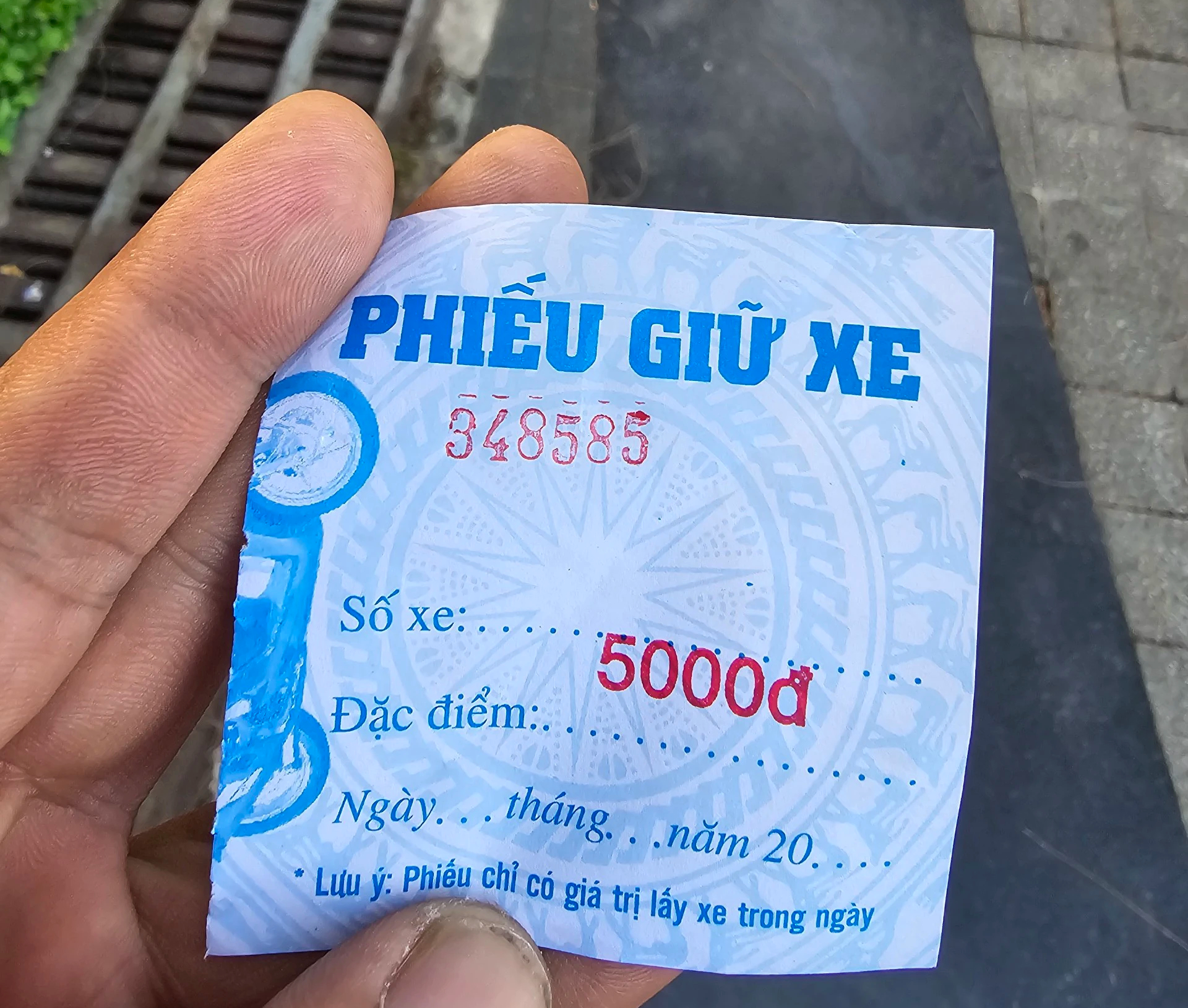 Chưa được cấp ph&eacute;p, b&atilde;i giữ xe quanh c&ocirc;ng vi&ecirc;n ở Cần Thơ vẫn thu tiền- Ảnh 4.