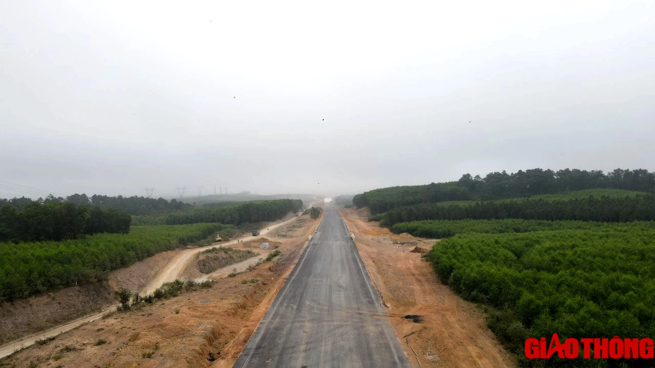 Cao tốc Bắc - Nam qua Quảng B&igrave;nh băng băng về đ&iacute;ch- Ảnh 2.