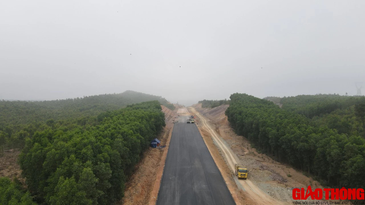 Cao tốc Bắc - Nam qua Quảng B&igrave;nh băng băng về đ&iacute;ch- Ảnh 3.