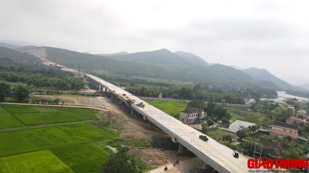 Cao tốc Bắc - Nam qua Quảng B&igrave;nh băng băng về đ&iacute;ch- Ảnh 5.