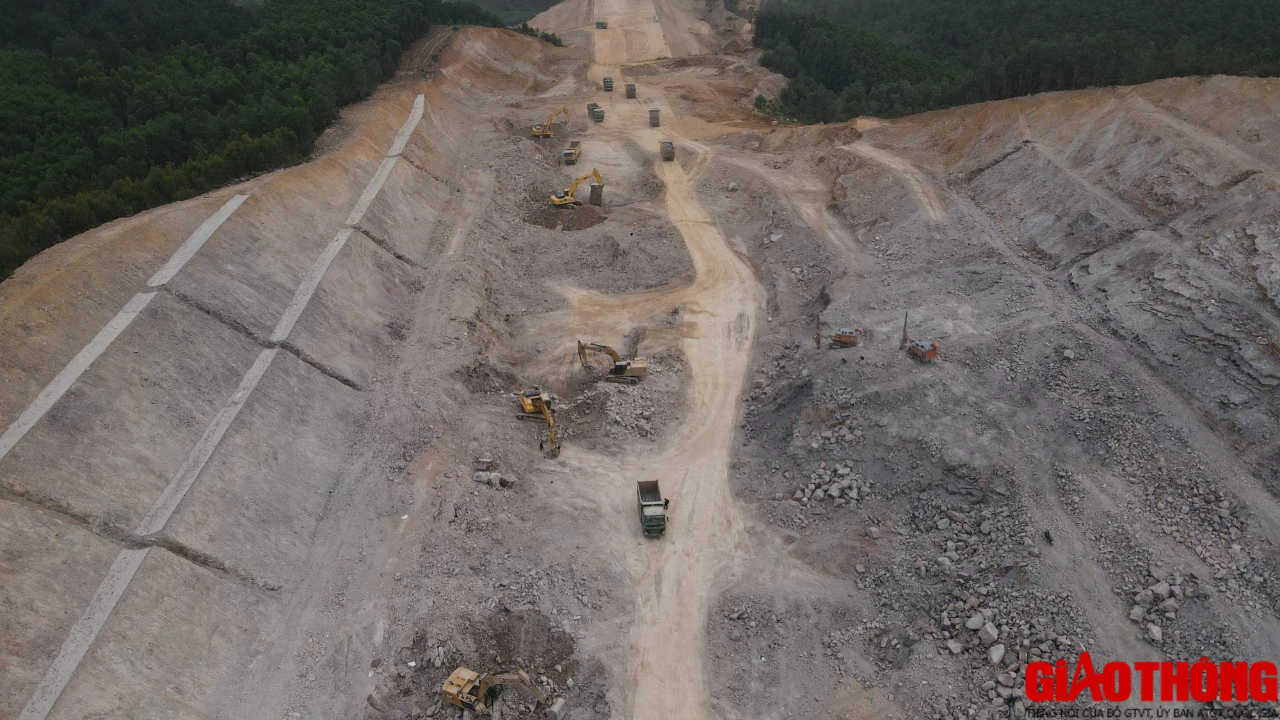 Cao tốc Bắc - Nam qua Quảng B&igrave;nh băng băng về đ&iacute;ch- Ảnh 6.