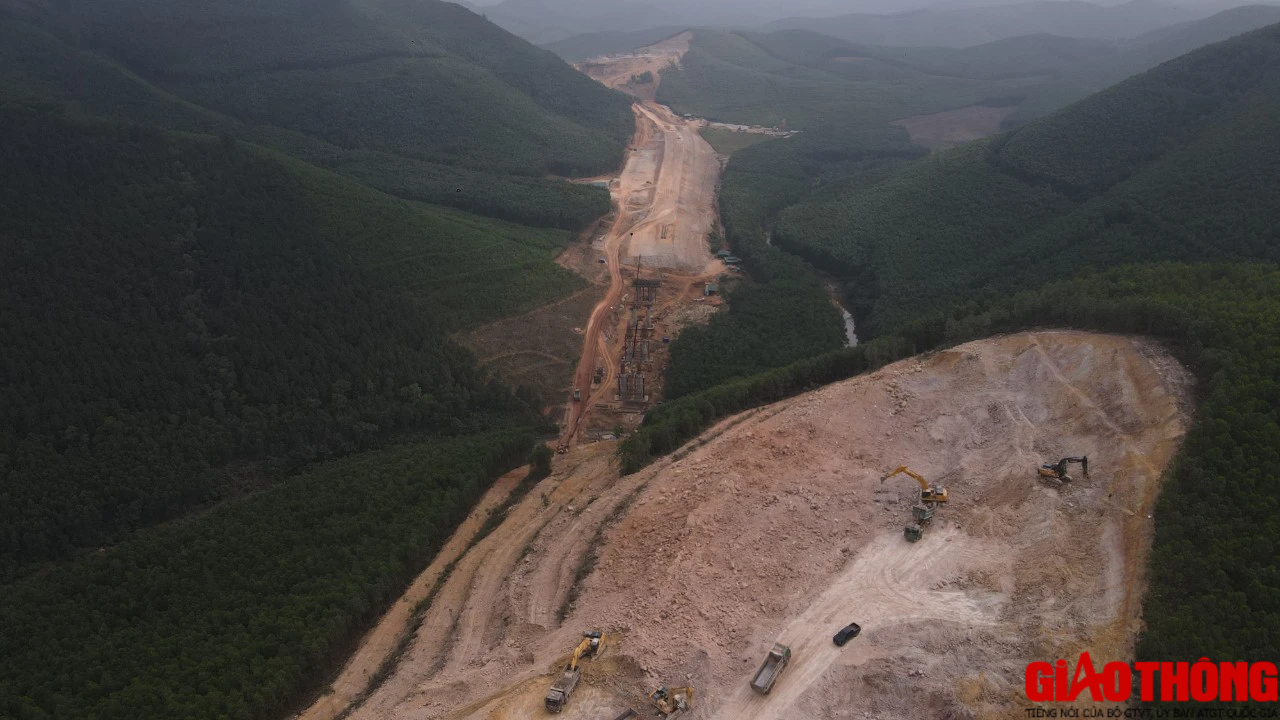 Cao tốc Bắc - Nam qua Quảng B&igrave;nh băng băng về đ&iacute;ch- Ảnh 7.