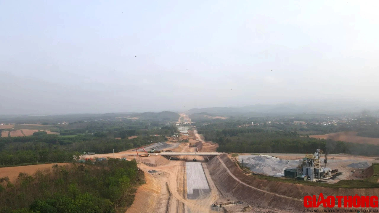 Cao tốc Bắc - Nam qua Quảng B&igrave;nh băng băng về đ&iacute;ch- Ảnh 8.