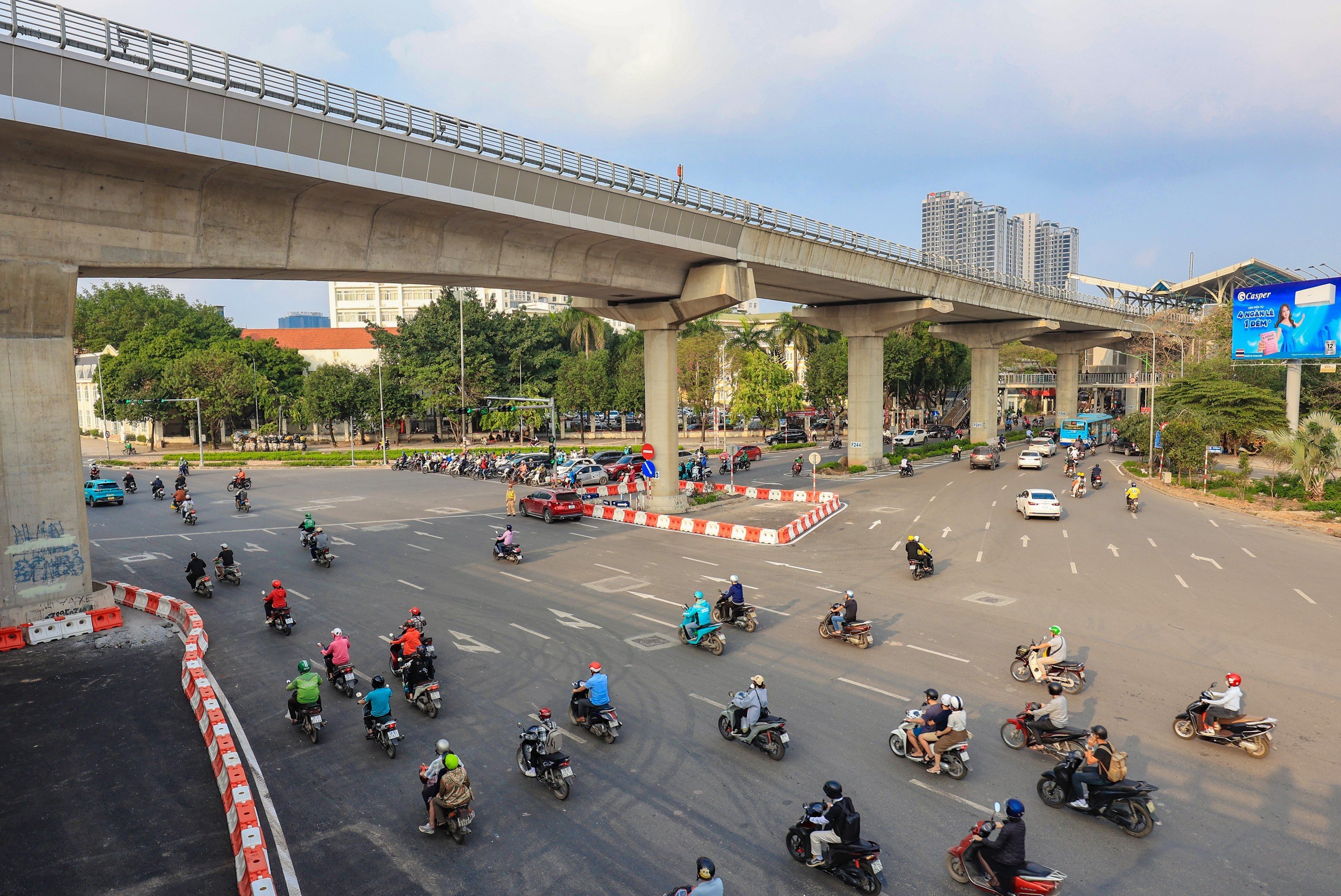 Cận cảnh cầu vượt n&uacute;t giao Mai Dịch trước ng&agrave;y về đ&iacute;ch- Ảnh 17.