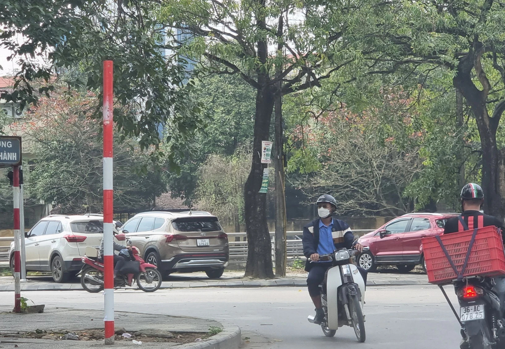 Thanh H&oacute;a th&aacute;o dỡ h&agrave;ng loạt biển cấm đường sau phản &aacute;nh- Ảnh 1.