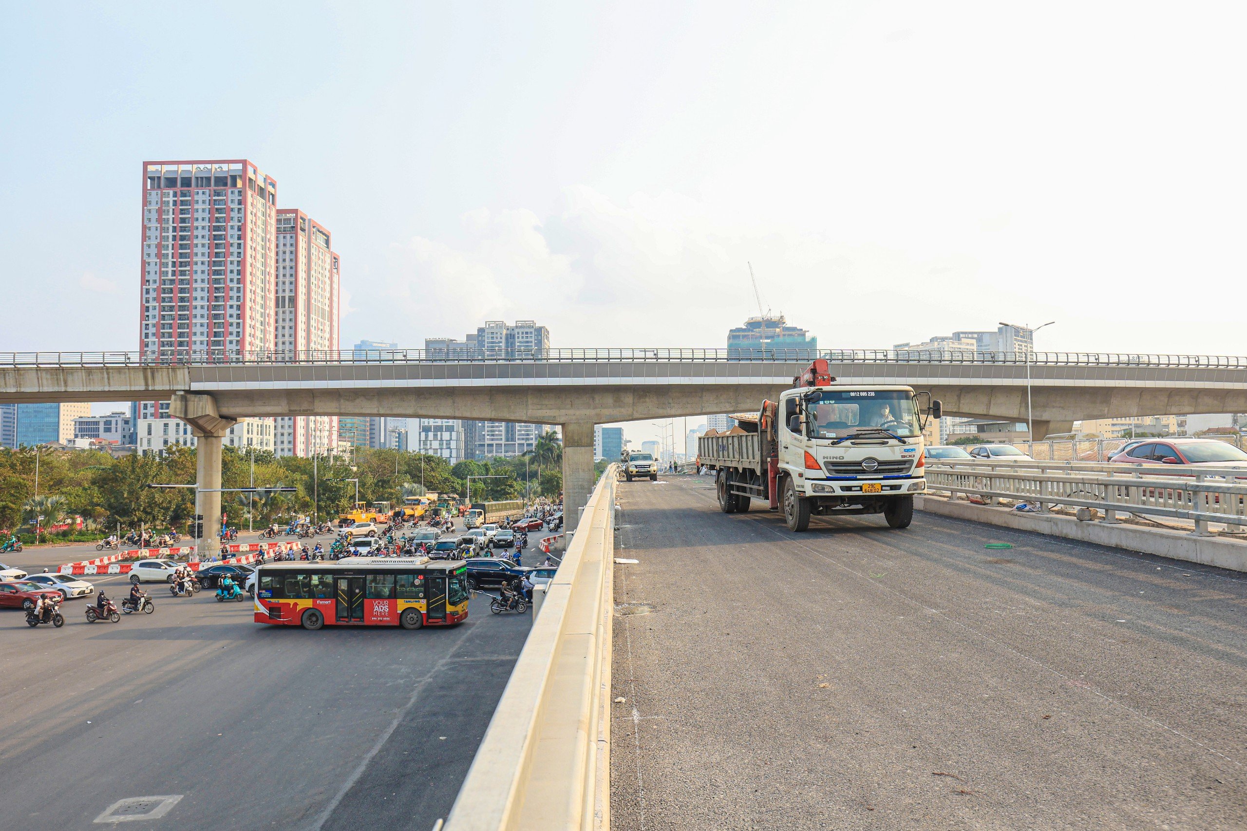 Cận cảnh cầu vượt n&uacute;t giao Mai Dịch trước ng&agrave;y về đ&iacute;ch- Ảnh 5.