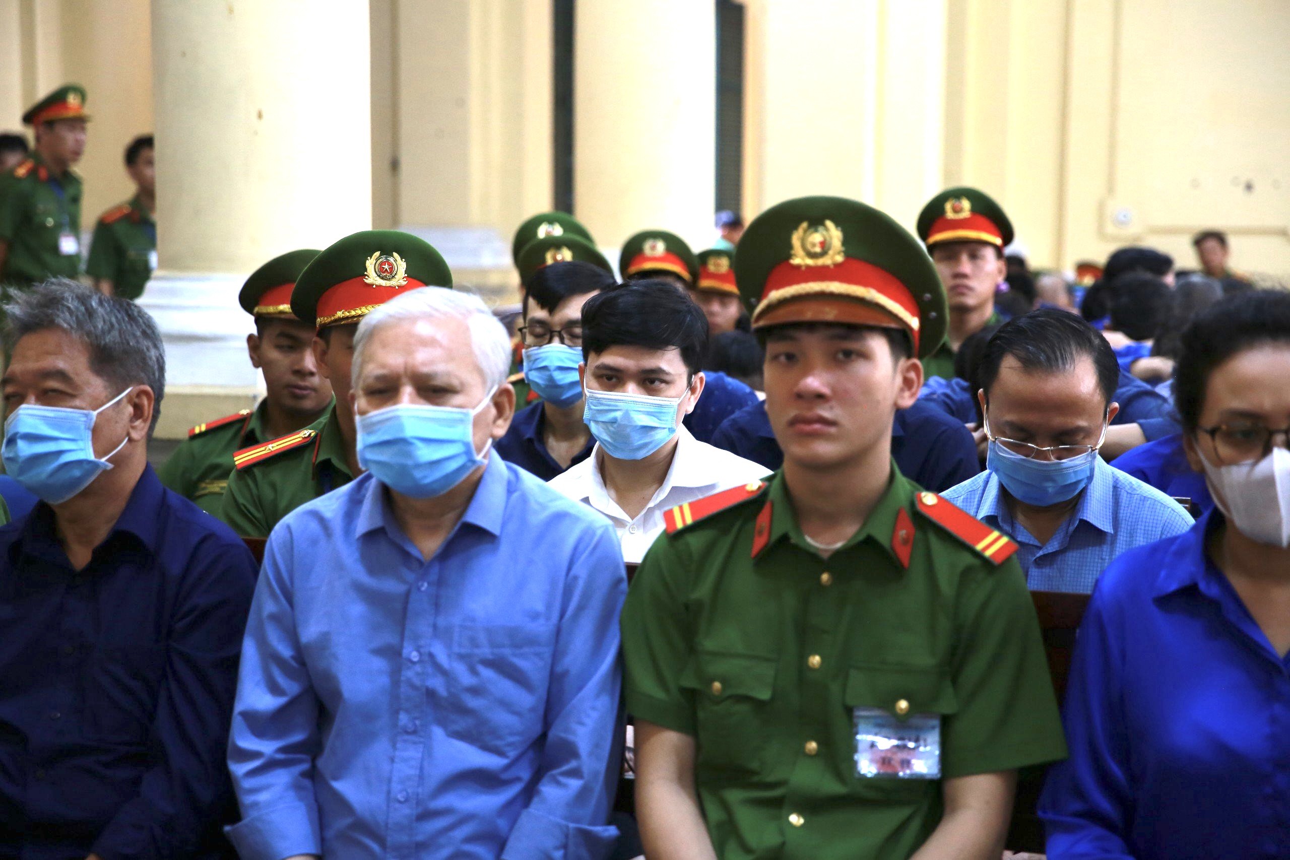 Vụ Vạn Thịnh Ph&aacute;t: Hơn 2.200 người viết đơn xin giảm &aacute;n cho Nguyễn Cao Tr&iacute; - Ảnh 3.