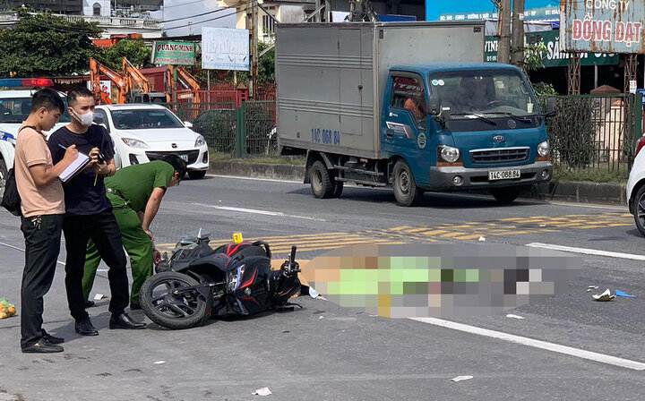 Điều tra vụ nam thanh ni&ecirc;n tử vong cạnh xe m&aacute;y tr&ecirc;n quốc lộ 5- Ảnh 1.