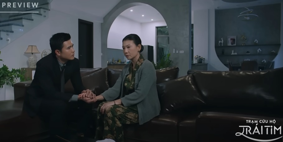 Mẹ Nghĩa sau nhiều đ&ecirc;m mất ngủ đ&atilde; quyết định hỏi con trai v&igrave; sao lại l&agrave;m điều thất đức với vợ.