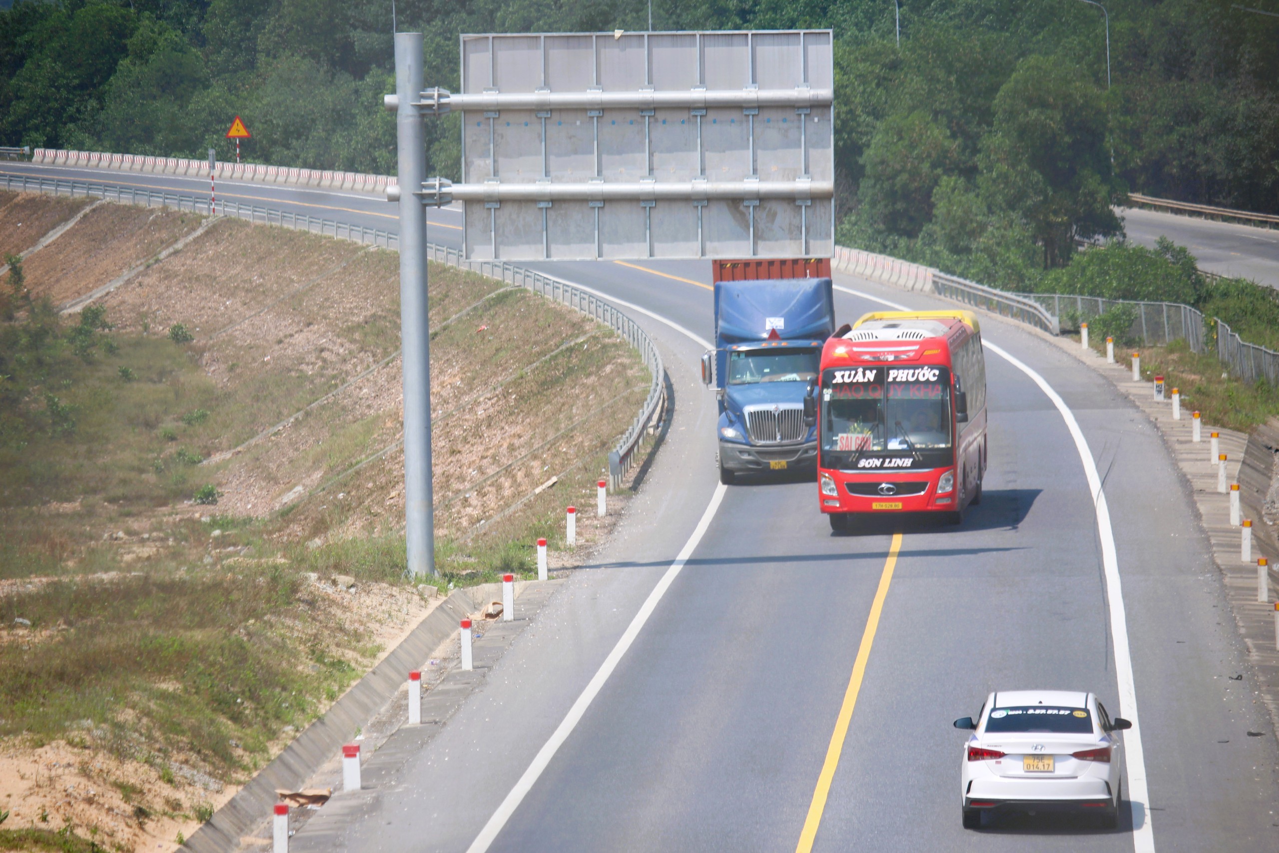 Loại xe g&acirc;y &ugrave;n ứ, TNGT tr&ecirc;n cao tốc Cam Lộ - La Sơn nhiều nhất- Ảnh 4.